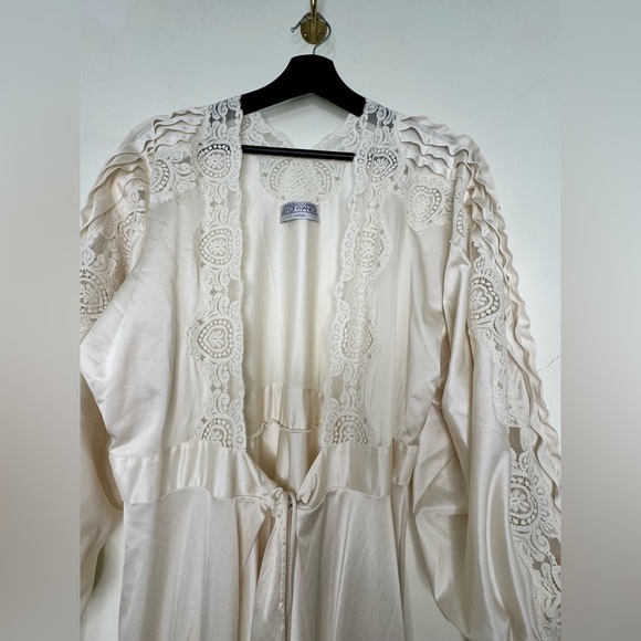 Vintage Lily of France Nylon Pleated Puff Sleeve Lace Heart Waterfall Back Gown - Picture 3 of 8